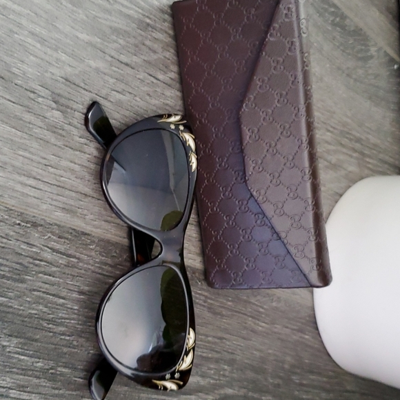Gucci Accessories - Gucci sunglasses